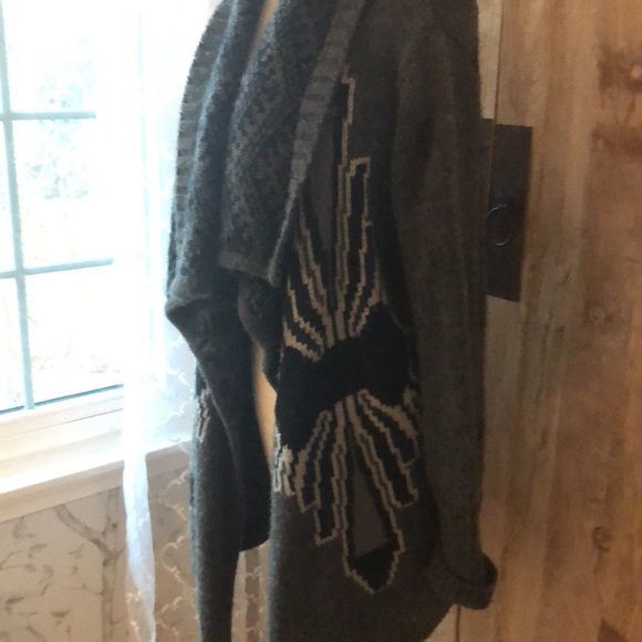 Amazing sweater coat from Line. Aztec pattern. - Picture 2 of 7